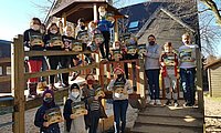 Foto: Klasse 4a der Gemeinschaftsgrundschule „Im Mühlenfeld“ bei der Buchübergabe